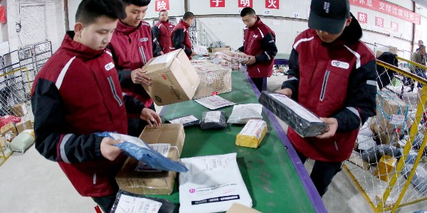 国家邮政局：11月快递业务量突破130亿件，单月增量有望超30亿件